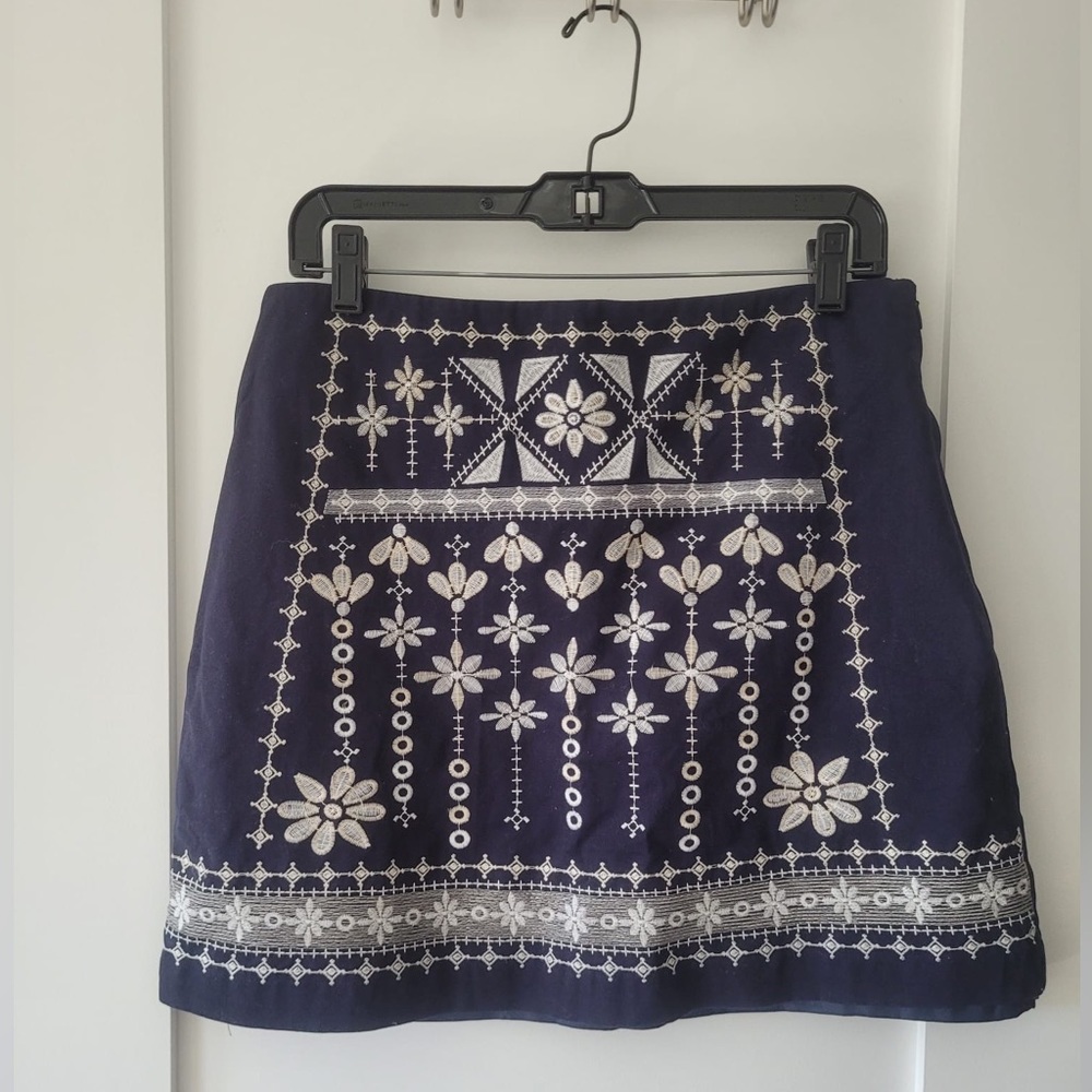 Francesca’s Blue Rain Navy White Thread Embroidered 100% Cotton Mini Skirt w Zip